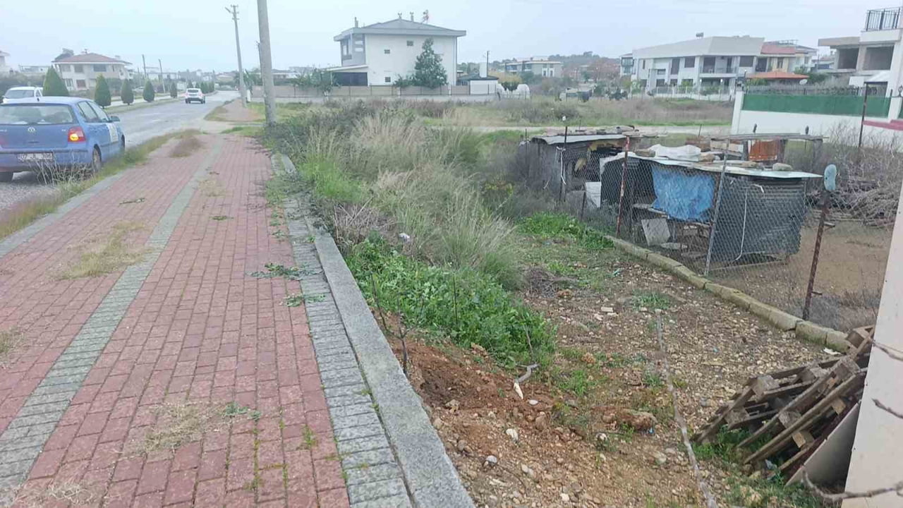 ANTALYA'NIN MANAVGAT İLÇESİNDE MOTOSİKLETLE KAZA YAPTIKTAN SONRA OLAY YERİNDEN KAÇAN EHLİYETİ...