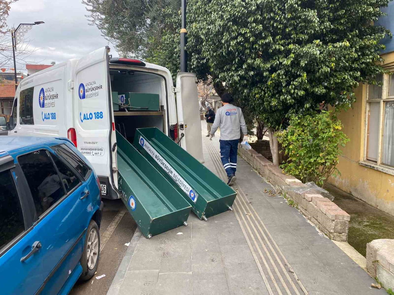 ANTALYA'NIN SERİK İLÇESİNDE GÜVENLİK GÖREVLİSİ, GECE YARISI EVİNDE KARISI VE 7 YAŞINDAKİ KIZ...