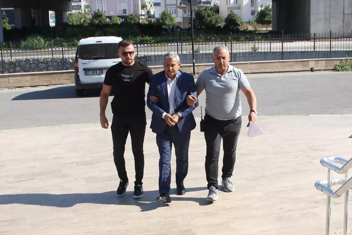 ANTALYA'NIN SERİK İLÇESİNDEKİ BİR DÜĞÜNDE,  ESKİ İLÇE BELEDİYE MECLİS ÜYESİ HASAN ALİ TUNCER'İ...