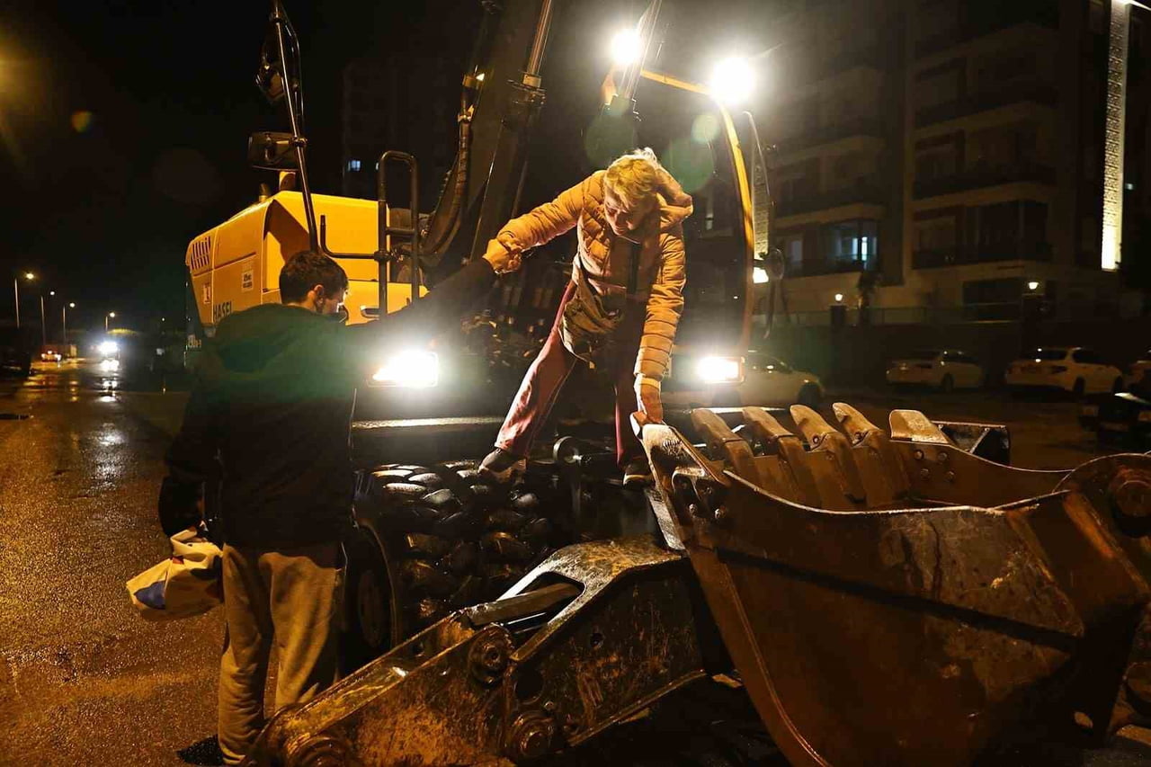 ANTALYA BÜYÜKŞEHİR BELEDİYESİ 714 PERSONEL, 314 ARAÇ İLE SAHADAYDI