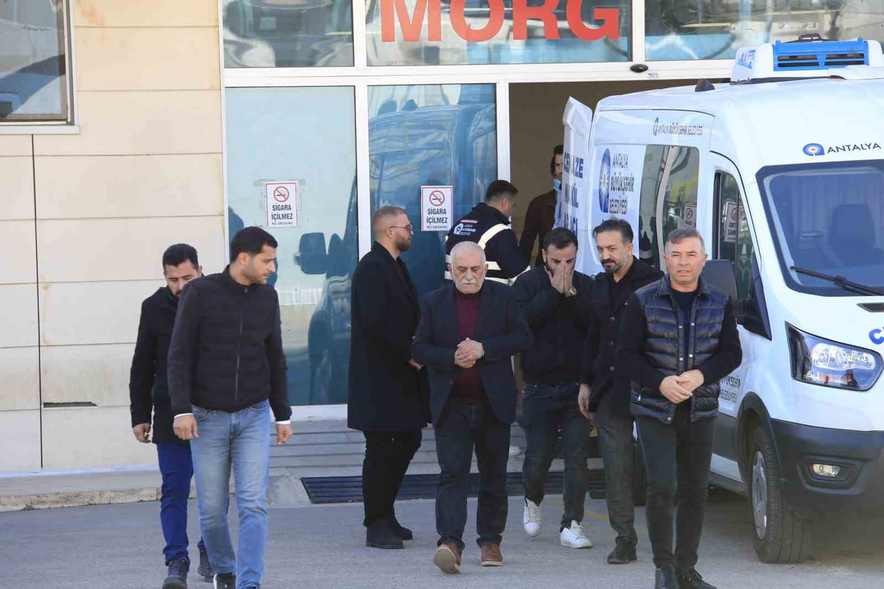 ANTALYA’DA 3 AYLIK EVLİ GENÇ KADIN BAŞINDAN SİLAHLA VURULMUŞ HALDE EŞİ TARAFINDAN KALDIRILDIĞI...