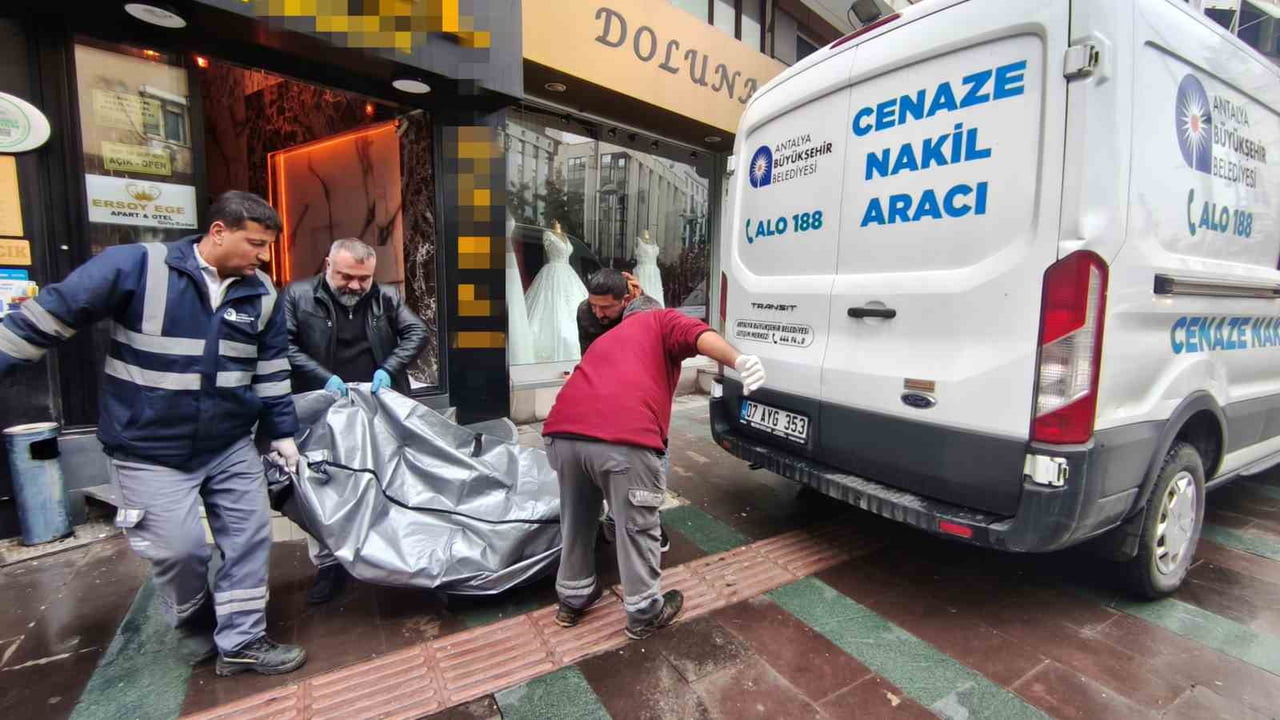 ANTALYA’DA MADDE BAĞIMLISI GENÇ DÜN GİRİŞ YAPTIĞI APART OTELİN ODASINDA ÖLÜ OLARAK...