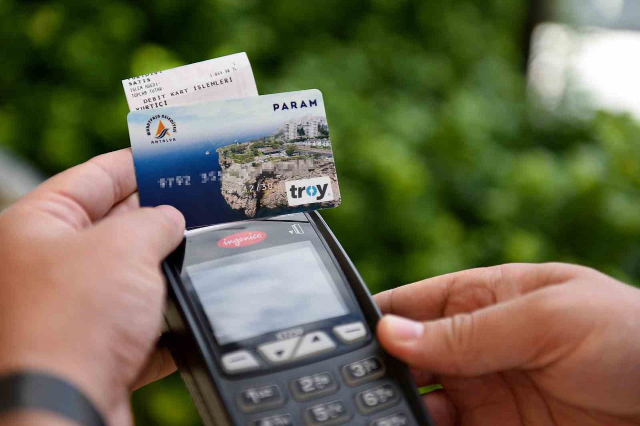 ANTALYA’DA MURATPAŞA BELEDİYESİ TARAFINDAN YÜRÜTÜLEN ÇEVRECİ KOMŞU KART PROJESİYLE İLÇE SAKİNLERİ...