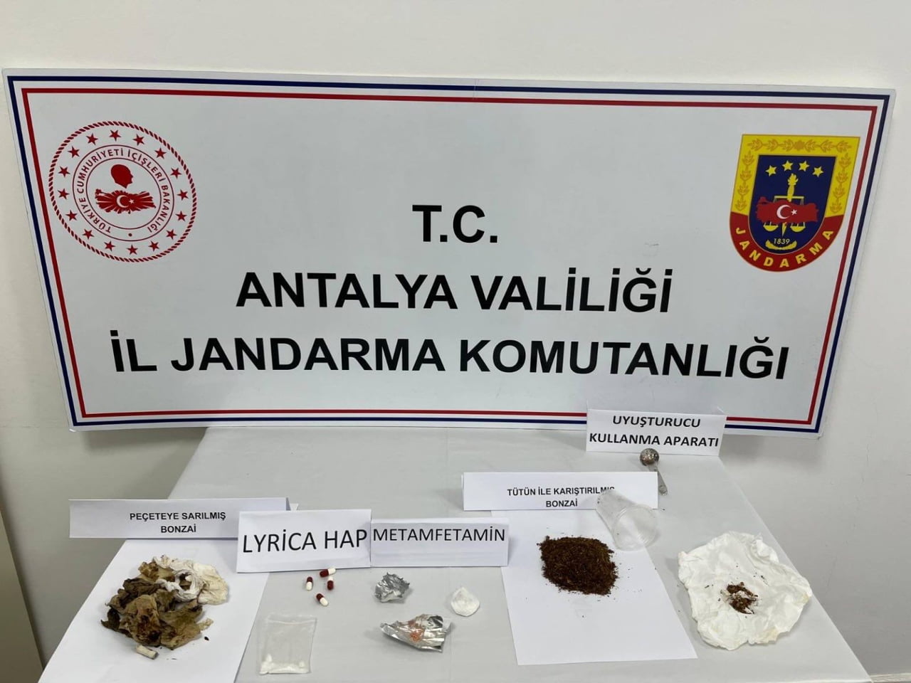 ANTALYA’NIN İBRADI İLÇESİNDE JANDARMA EKİPLERİNCE DÜZENLENEN OPERASYONDA UYUŞTURUCU MADDE ELE...