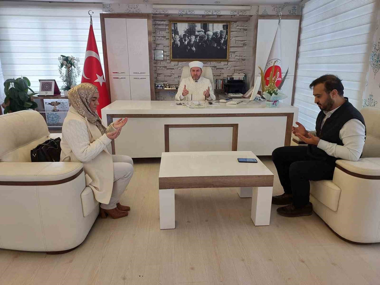 ANTALYA’NIN MANAVGAT İLÇESİNDE POLONYA VATANDAŞI OKSANA MARİA KAMİNSKA MÜFTÜLÜĞÜN "WHAT İS ISLAM?"...