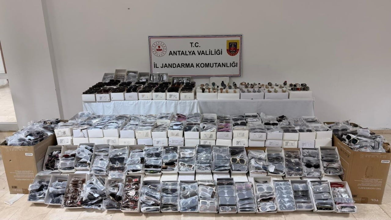 ANTALYA’NIN SERİK İLÇESİNDE JANDARMA EKİPLERİNCE BİR ŞÜPHELİNİN EV VE ARACINDA YAPILAN ARAMADA 7...