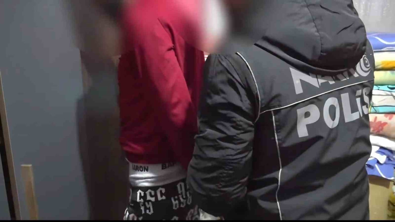 ANTALYA’NIN SERİK İLÇESİNDE POLİSİN 32 ADRESE DÜZENLEDİĞİ EŞ ZAMANLI OPERASYONLARDA 25 ŞÜPHELİ...