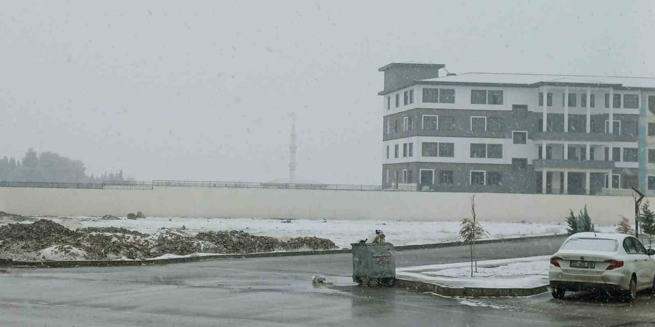 ARABAN'DAKİ KAR YAĞIŞI KURAKLIK KORKUSUNU SONLANDIRDI, ÇİFTÇİNİN YÜZÜNÜ GÜLDÜRDÜ