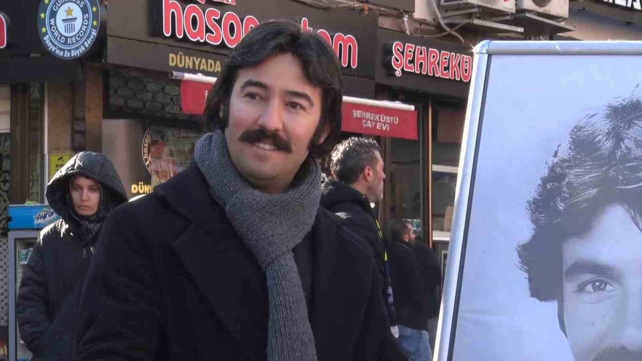 ARABESK MÜZİĞİN EFSANESİ FERDİ TAYFUR, VEFATININ YILDÖNÜMÜNDE BURSA’DA HAYRANLARININ LOKMA HAYRI...