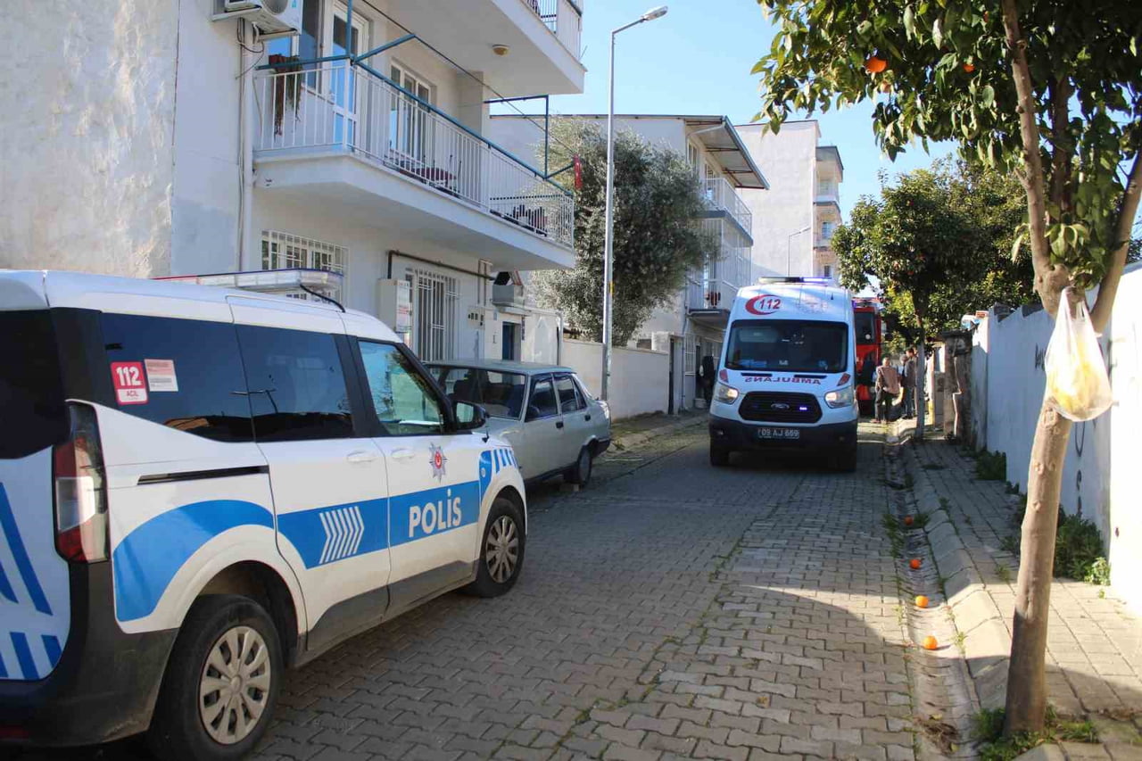 AYDIN'IN EFELER İLÇESİNDE 2 GÜNDÜR KOMŞULARINDAN HABER ALAMAYAN VE KAPIYI AÇTIRAMAYAN MAHALLE...