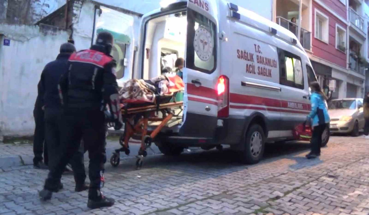 AYDIN'IN EFELER İLÇESİNDE YAKINLARININ BİR SÜREDİR HABER ALAMADIĞI KADIN YATAĞINDA BAYGIN OLARAK...