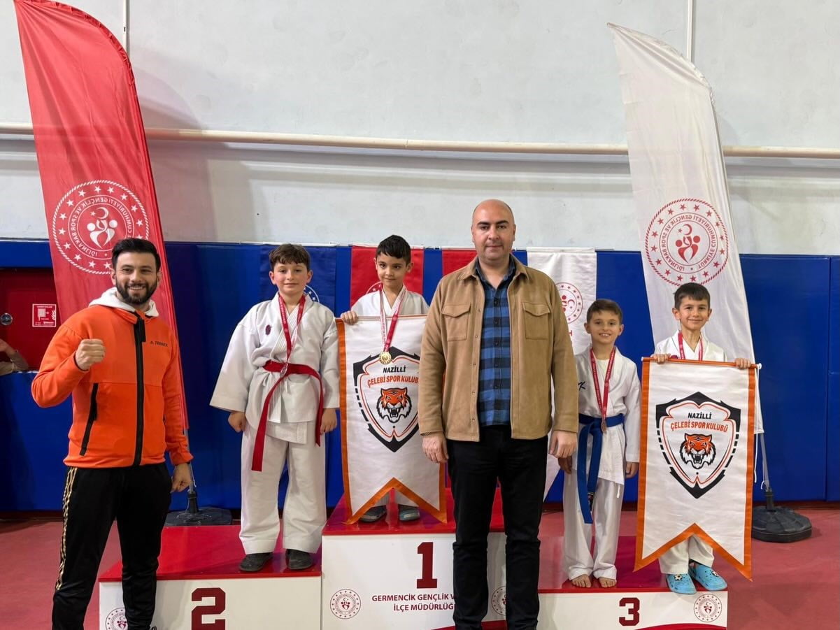 AYDIN'IN GERMENCİK İLÇESİNDE DÜZENLENEN KARATE ŞAMPİYONASINDA TATAMİYE ÇIKAN MİNİKLER ŞAMPİYONLUK...