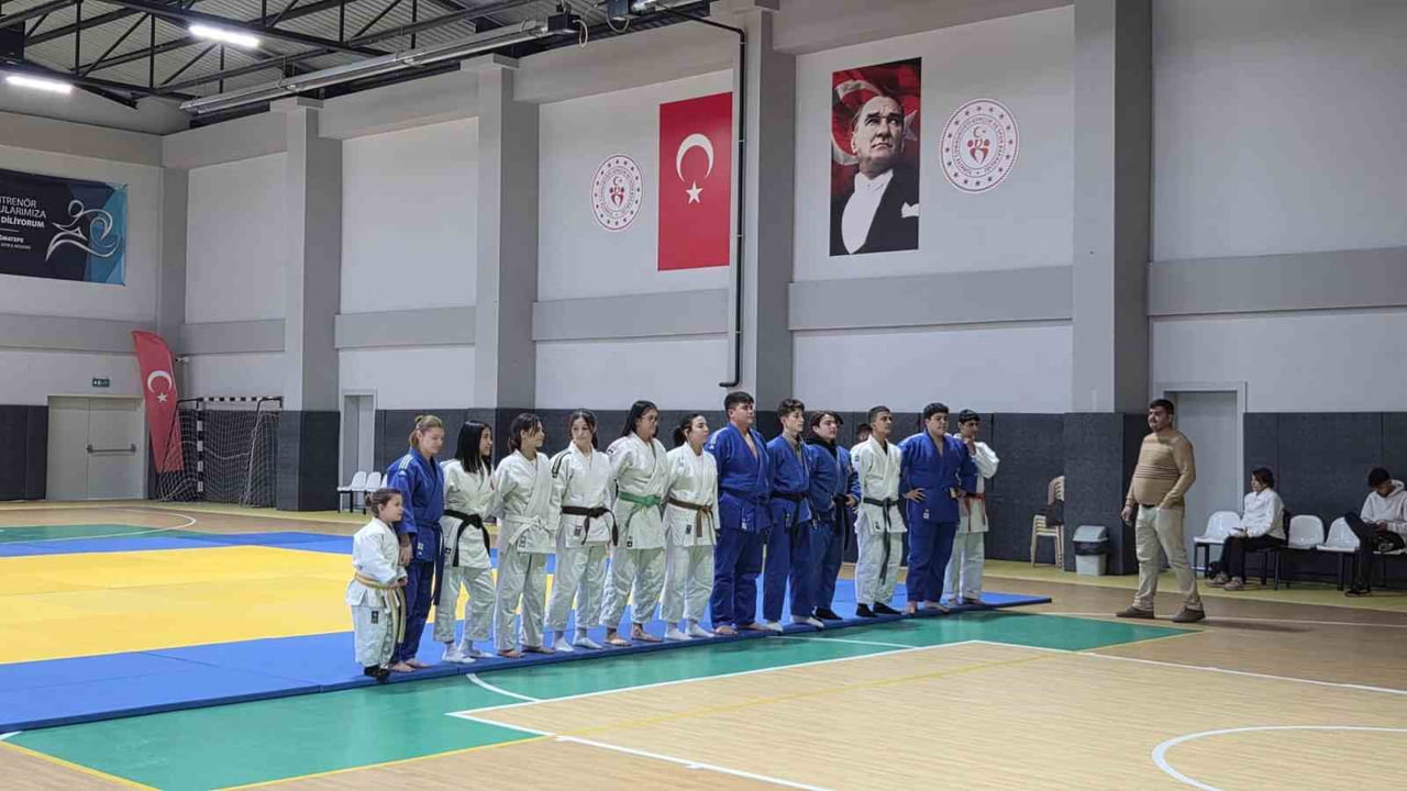 AYDIN'IN KOÇARLI İLÇESİNDE ÜMİTLER KIZ-ERKEK TÜRKİYE ŞAMPİYONASI JUDO İL SEÇMELERİ MÜSABAKALARI...
