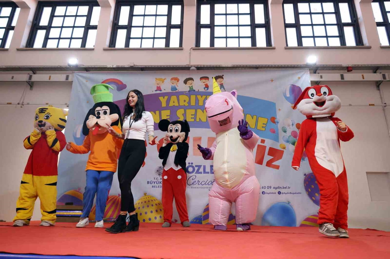 AYDIN BÜYÜKŞEHİR BELEDİYE BAŞKANI ÖZLEM ÇERÇİOĞLU, YARIYIL TATİLİNE GİREN ÇOCUKLARI YARIYIL KARNE...