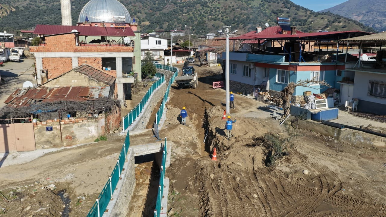 AYDIN BÜYÜKŞEHİR BELEDİYESİ SU VE KANALİZASYON İDARESİ GENEL MÜDÜRLÜĞÜ (ASKİ) EKİPLERİ KENT...