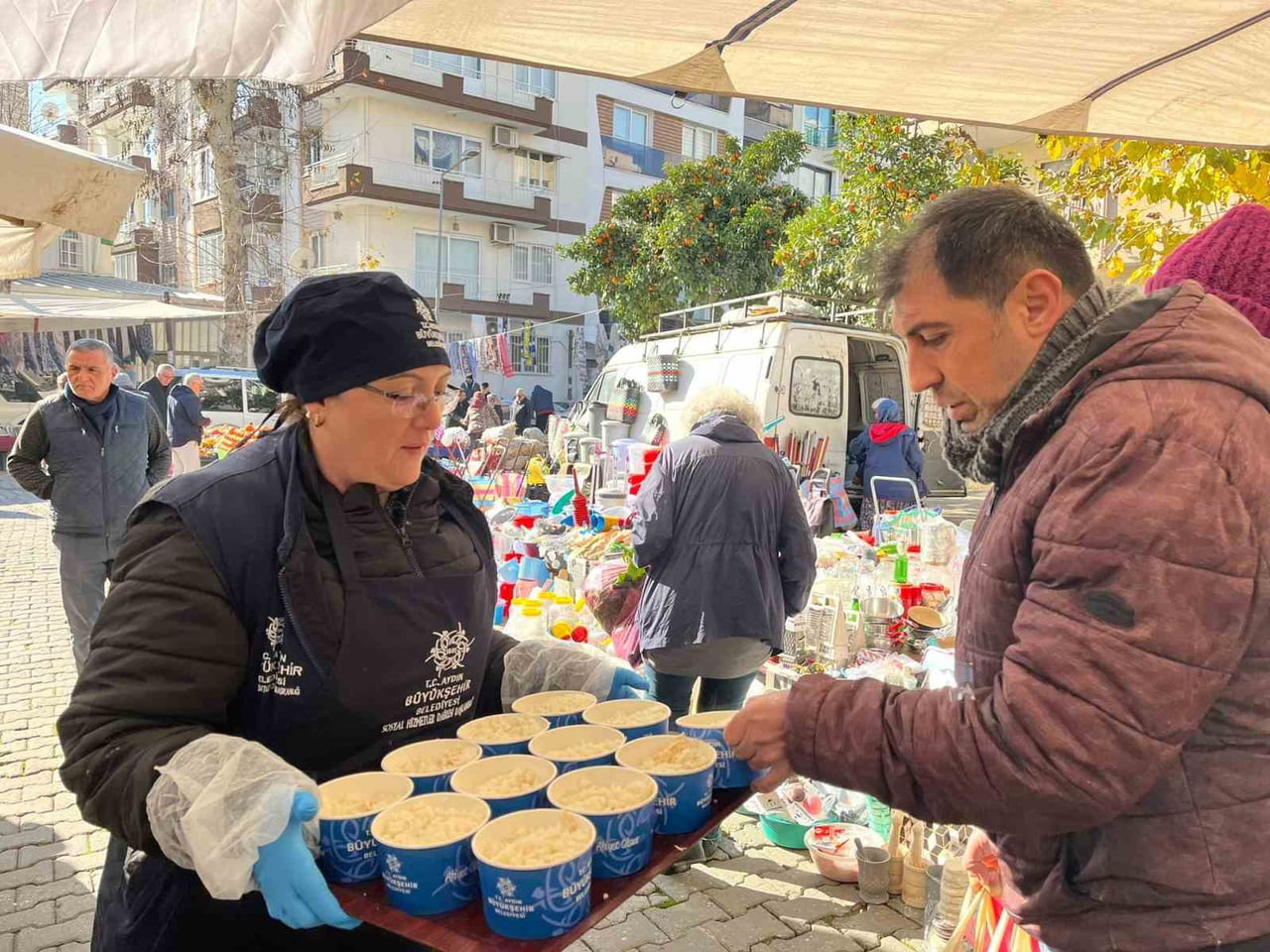 AYDIN BÜYÜKŞEHİR BELEDİYESİ TARAFINDAN İL GENELİNDEKİ PAZARLARDA DAĞITILAN ÇORBA VE TAVUKLU PİLAV...