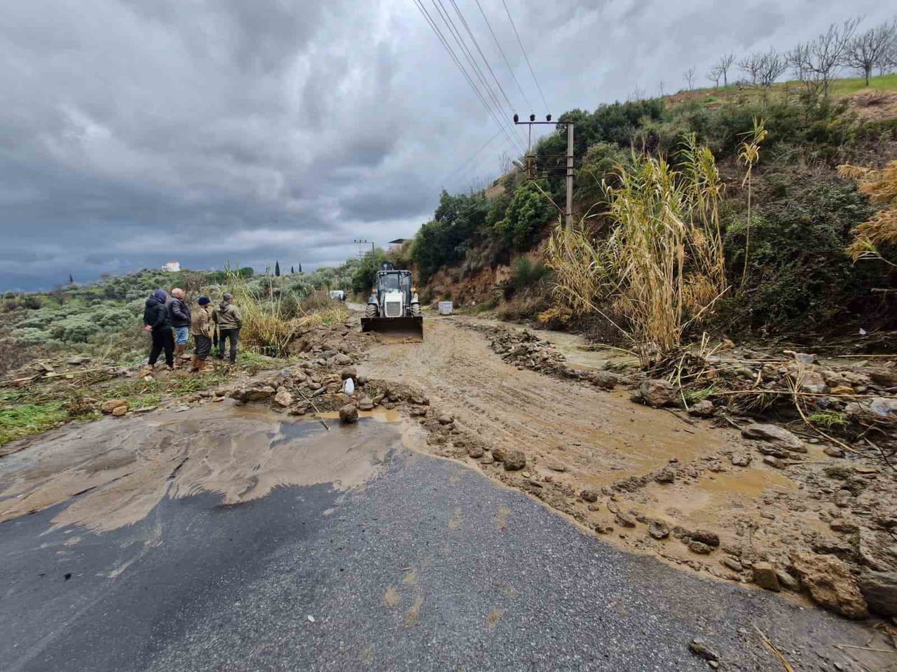 AYDIN GENELİNDE ETKİLİ OLAN KUVVETLİ YAĞIŞLAR BAŞTA KUŞADASI VE SÖKE OLMAK ÜZERE BİRÇOK İLÇEDE...