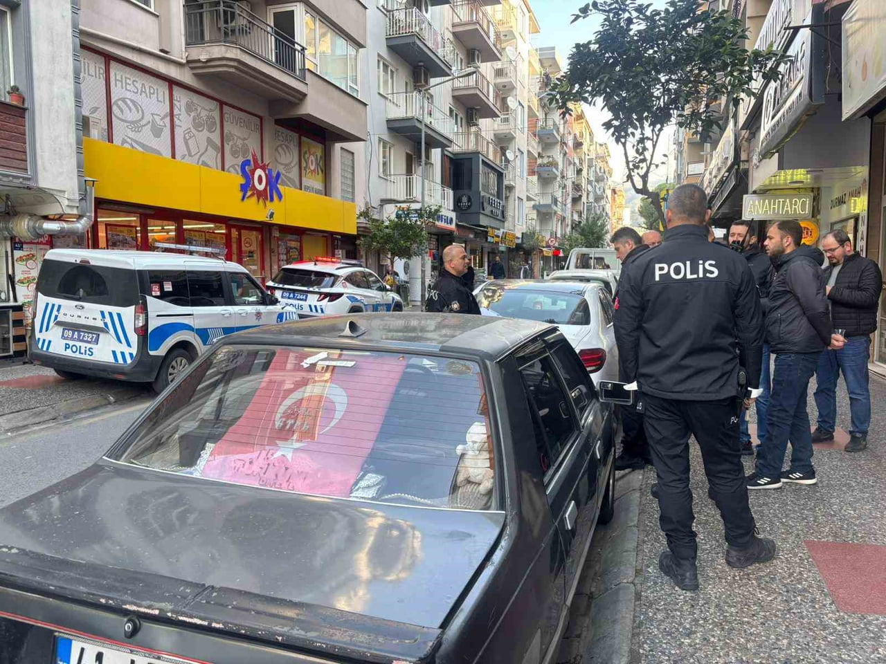 AYDIN’IN EFELER İLÇESİNDE İKİ GÜNDÜR DÜKKANINI AÇMAYAN VE HAYATINDAN ŞÜPHE EDİLEN İŞYERİ SAHİBİNİN...