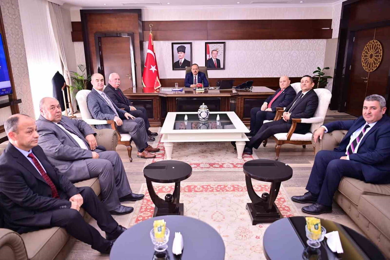 AYDIN ŞOFÖRLER ODASI’NIN OLAĞAN GENEL KURULUNDA BEŞİNCİ KEZ BAŞKAN SEÇİLEN SEMİH ÖZMERİÇ, YENİ...