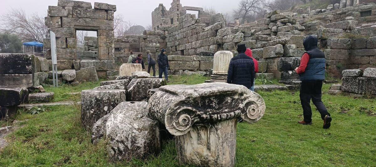 AYDINLI DOĞASEVERLER, HORASAN ERENLERİNİN İZLERİNİ TAŞIYAN İKİZ (ESKİ) TÜRBE BÖLGESİNDEN...