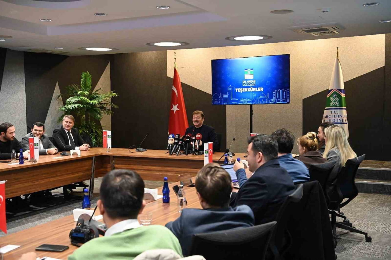 BAHÇELİEVLER BELEDİYE BAŞKANI HAKAN BAHADIR, İLÇEDE YAPILAN KENTSEL DÖNÜŞÜM VE UYGULANAN YARISI...