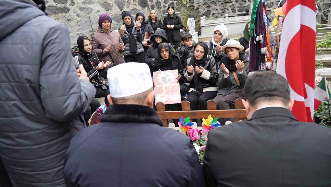 BAHÇELİEVLER’DE İKAMET EDEN MATTİA AHMET MİNGUZZİ, VEFATININ YIL DÖNÜMÜNDE KABRİ BAŞINDA...