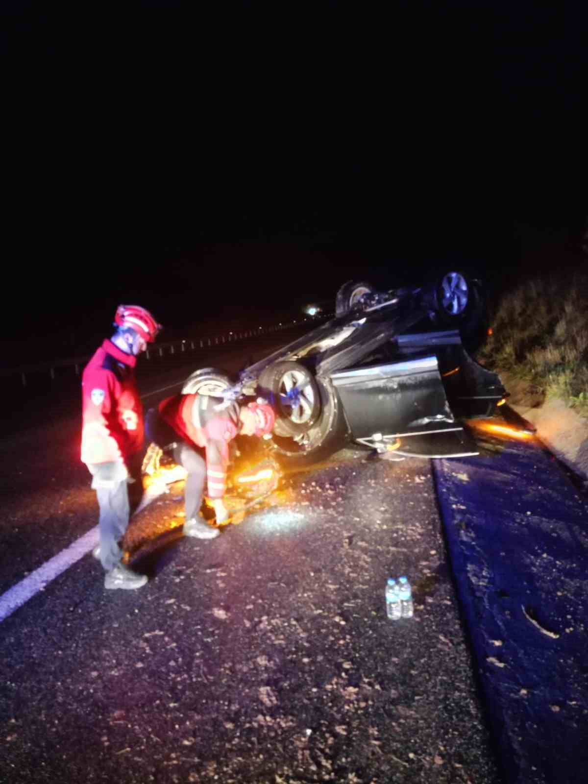 BALIKESİR'DE İZMİR-İSTANBUL OTOYOLU'NDA MEYDANA GELEN TRAFİK KAZASINDA 4 KİŞİ YARALANDI.