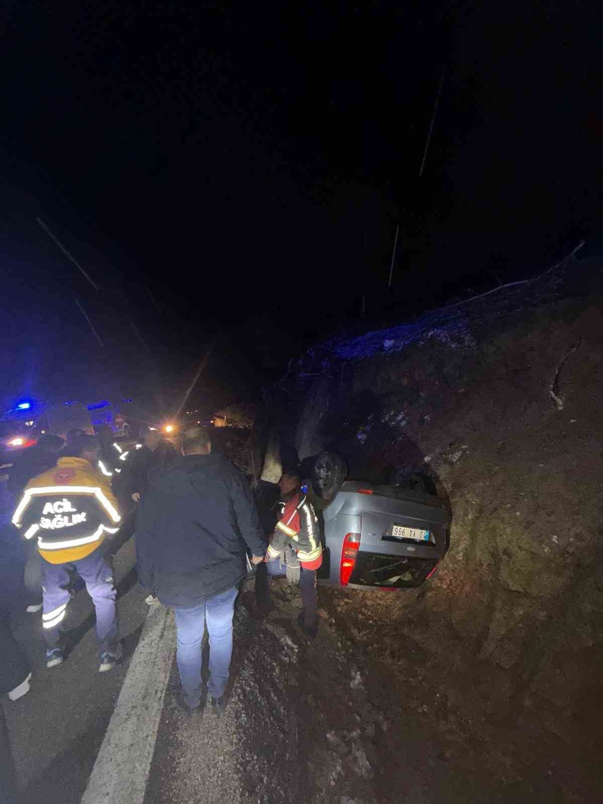 BALIKESİR’İN EDREMİT İLÇESİ KAZDAĞLARI YOLUNDA KONTROLDEN ÇIKAN OTOMOBİL TAKLA ATTI. KAZADA ARAÇTA...