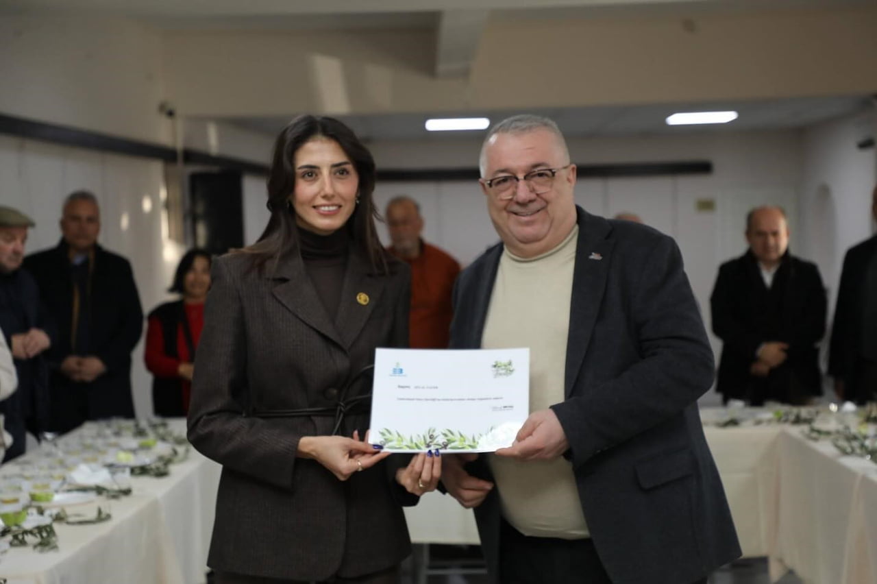 BALIKESİR’İN EDREMİT İLÇESİNDE DEVAM EDEN MECİ ŞENLİĞİ ÇERÇEVESİNDE DÜZENLENEN "ZEYTİNYAĞI TADIM...