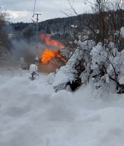 BARTIN'DA 1125 METRE RAKIMDA BULUNAN ISIRGANLI KÖYÜ'NDEKİ TEK KATLI EVDE YANGIN ÇIKTI. BÖLGEDE 120...