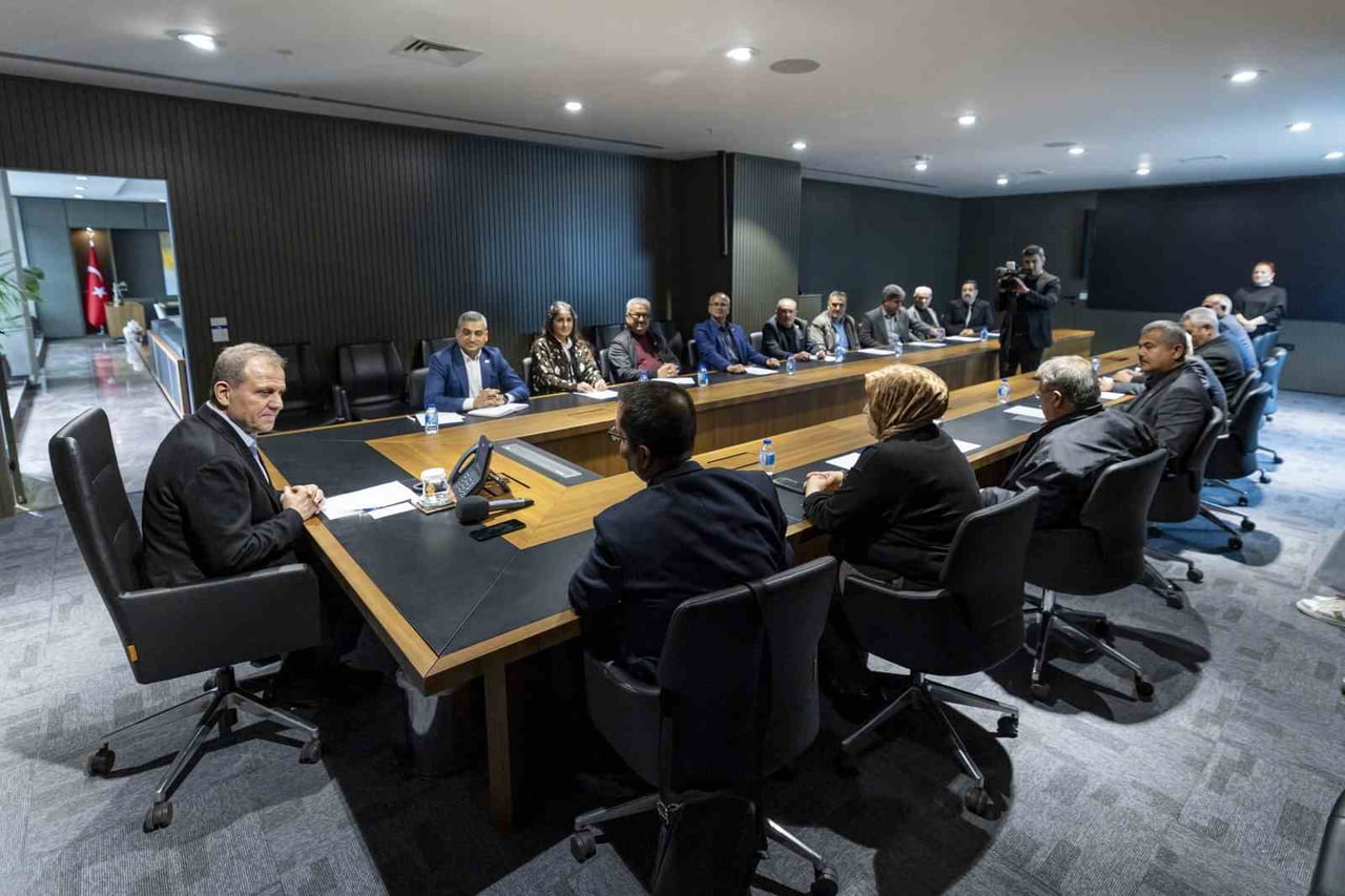 BAŞKAN VAHAP SEÇER, MUHTARLARIN YEREL YÖNETİM İLE VATANDAŞ ARASINDA KÖPRÜ GÖREVİ ÜSTLENDİĞİNİ...