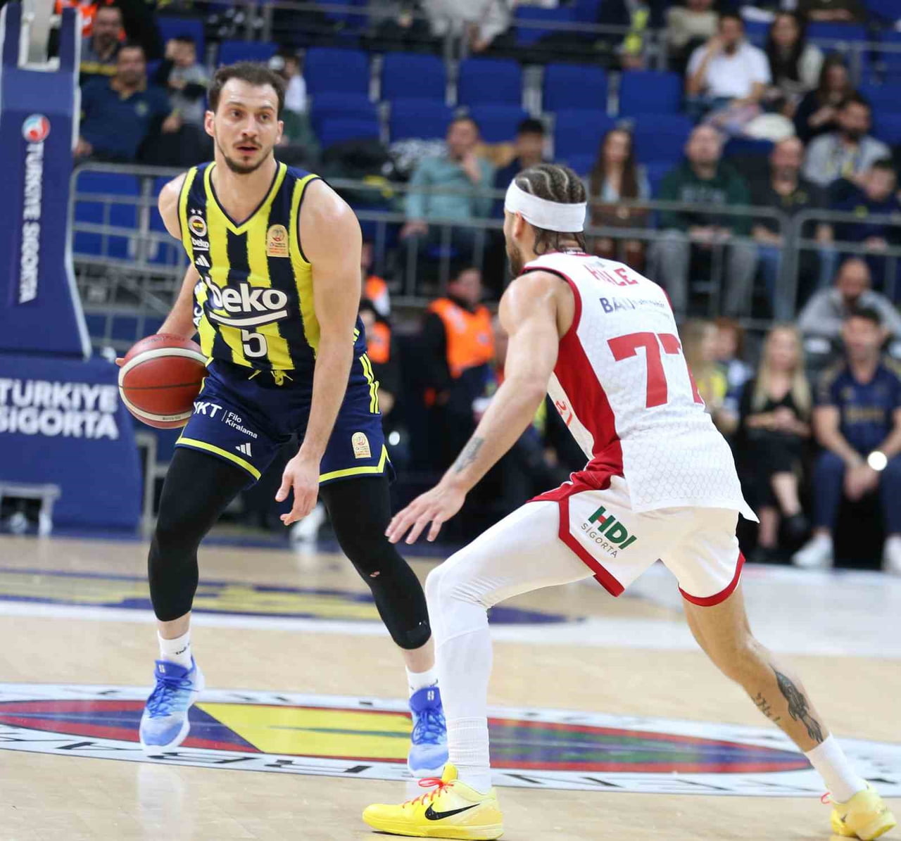BASKETBOL SÜPER LİGİ'NİN 15. HAFTASINDA FENERBAHÇE BEKO, SAHASINDA BAHÇEŞEHİR KOLEJİ’Nİ 89-58...