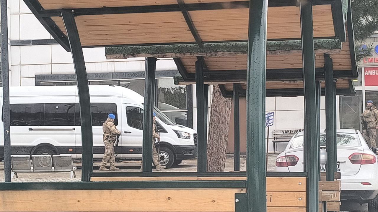 BATMAN'IN GERCÜŞ İLÇESİNDE AVA GİDERKEN PİKAP İÇERİSİNDE SİLAHIN KAZARA ATEŞ ALMASI SONUCU BİR...