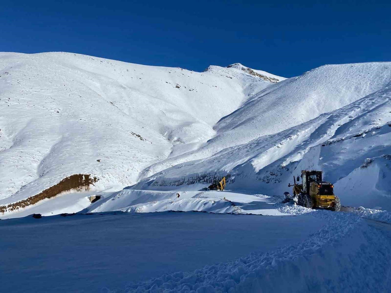 BATMAN’DA KAR YAĞIŞI NEDENİYLE HASTA KEPÇE İLE TAŞINDI