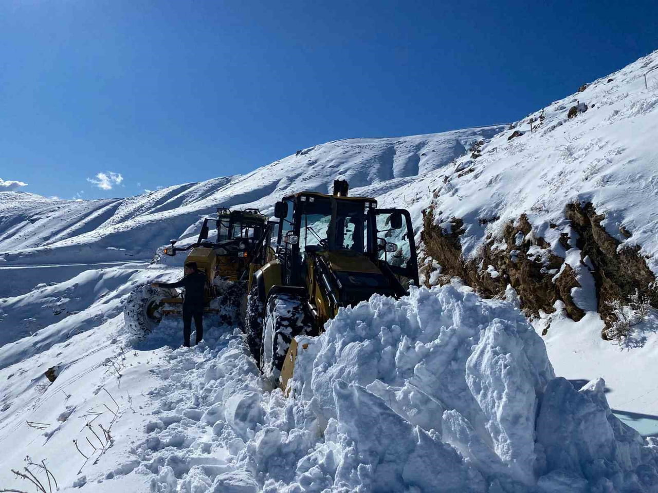 BATMAN’DA ULAŞIMA KAPANAN 500’ÜN ÜZERİNDEKİ YERLEŞİM YOLU İÇİN ÇALIŞMALAR SÜRÜYOR