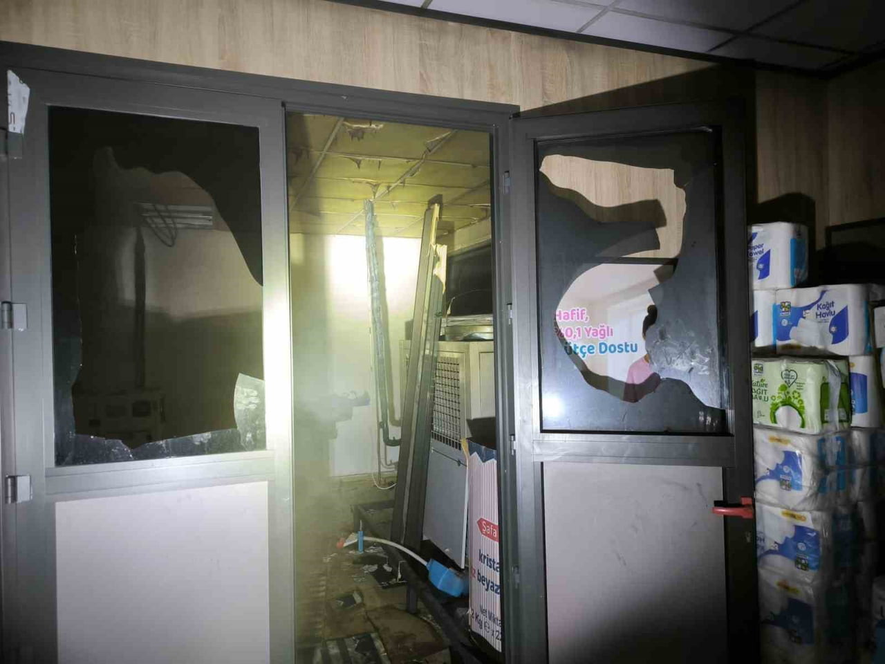 BATMAN’IN CUDİ MAHALLESİ’NDE BİR MARKETE AİT DEPODA ÇIKAN YANGIN, İTFAİYE EKİPLERİNİN...