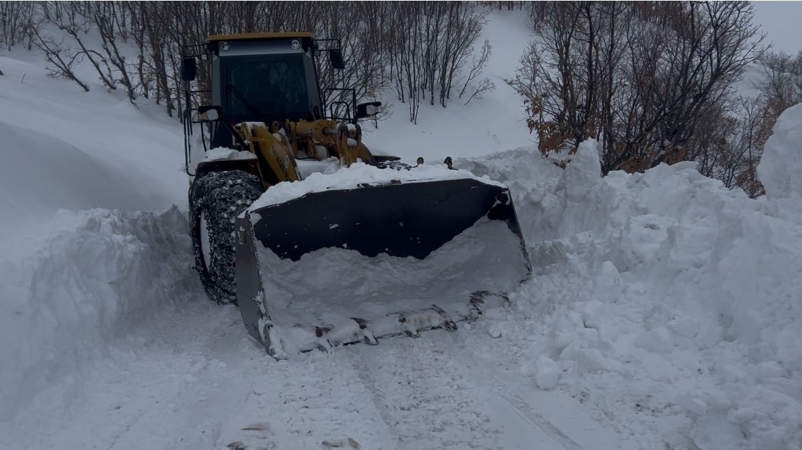 BATTALGAZİ BELEDİYESİ EKİPLERİ 21 KİLOMETRE YOLU AÇARAK HASTAYA İLAÇLARINI YETİŞTİRDİ