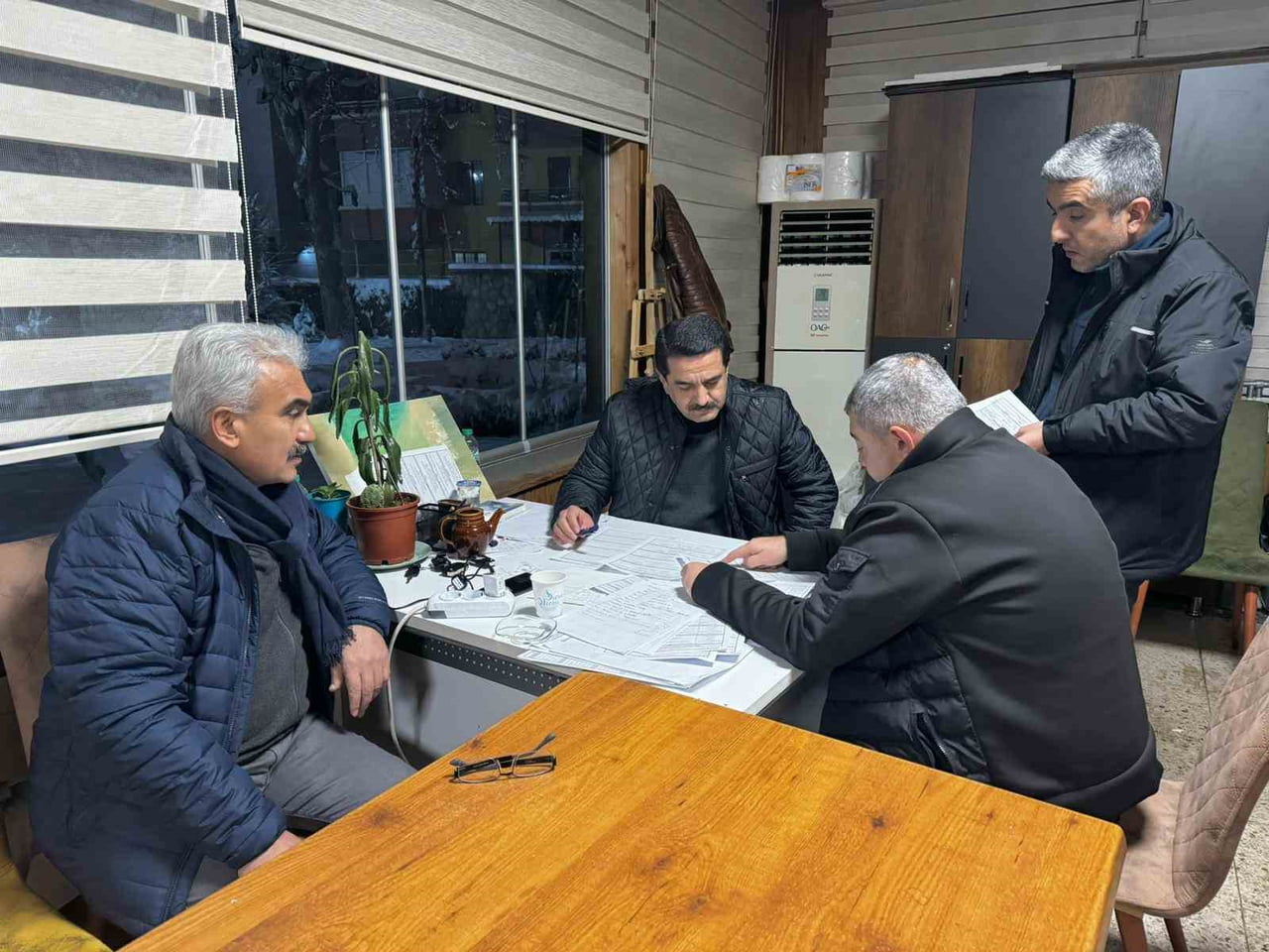 BATTALGAZİ BELEDİYESİ EKİPLERİ, KAR YAĞIŞIYLA BİRLİKTE İLÇE GENELİNDE GECE BOYUNCA SAHADA GÖREV...