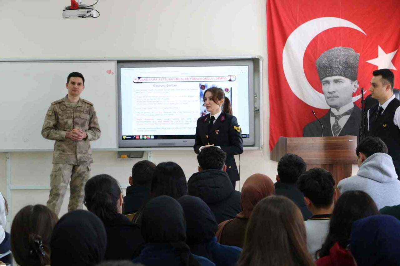 BAYBURT'TA 3 BİN 296 LİSE ÖĞRENCİSİNE JSGA TANITILDI