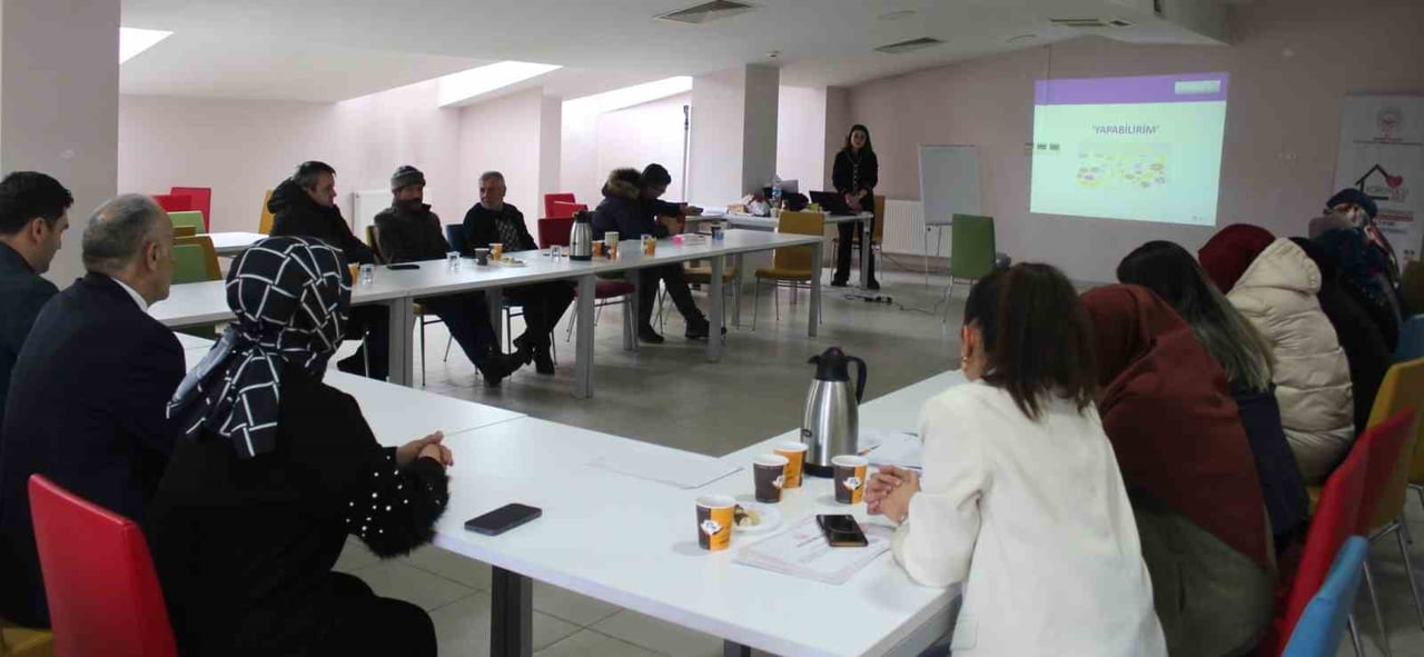 BAYBURT'TA KORUYUCU AİLELERE EĞİTİM VERİLDİ