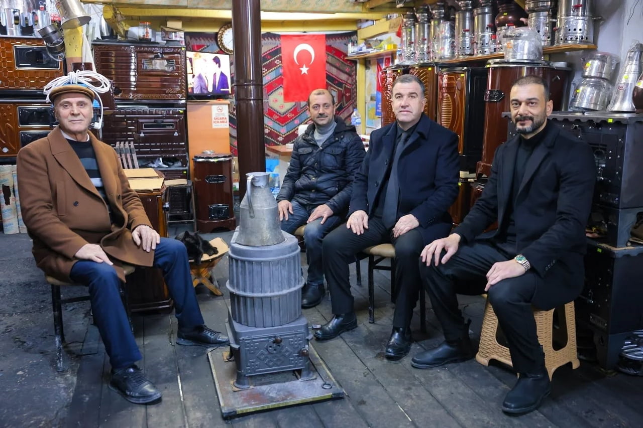 BAYBURT VALİSİ MUSTAFA ELDİVAN, NALBANTÇILAR VE SEMERCİLER CADDESİ’NDE ESNAFI ZİYARET EDEREK...
