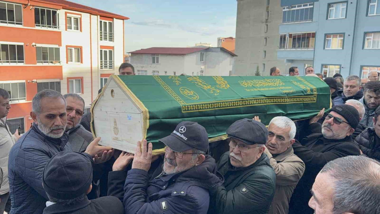 BERKAY UYAR, MEMLEKETİ SAMSUN’DA GÖZYAŞLARI ARASINDA SON YOLCULUĞUNA UĞURLANDI.