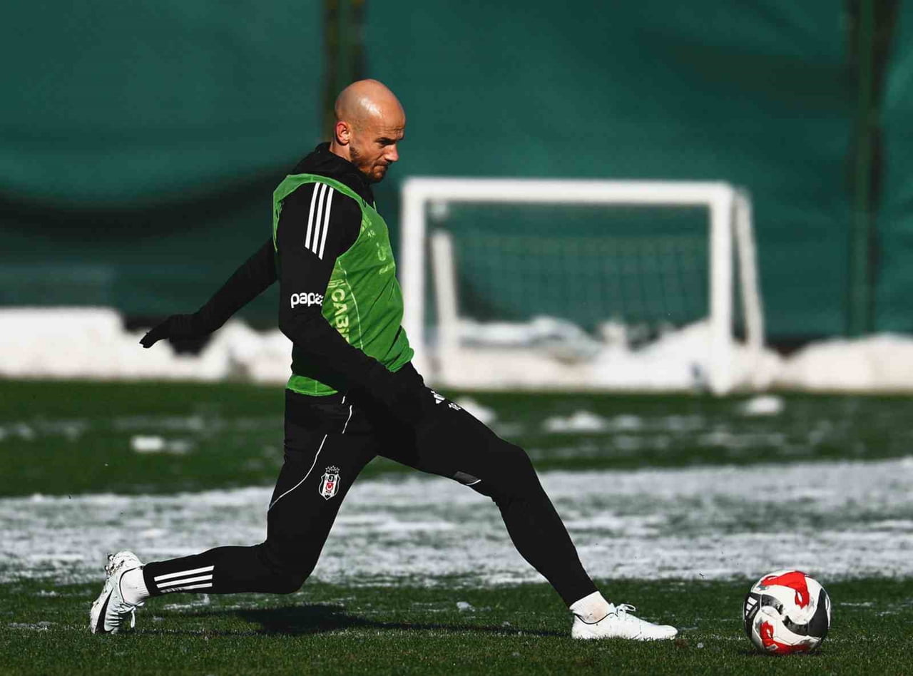 BEŞİKTAŞ, DEVRE ARASI HAZIRLIKLARINA BU SABAH YAPTIĞI ANTRENMANLA DEVAM ETTİ.