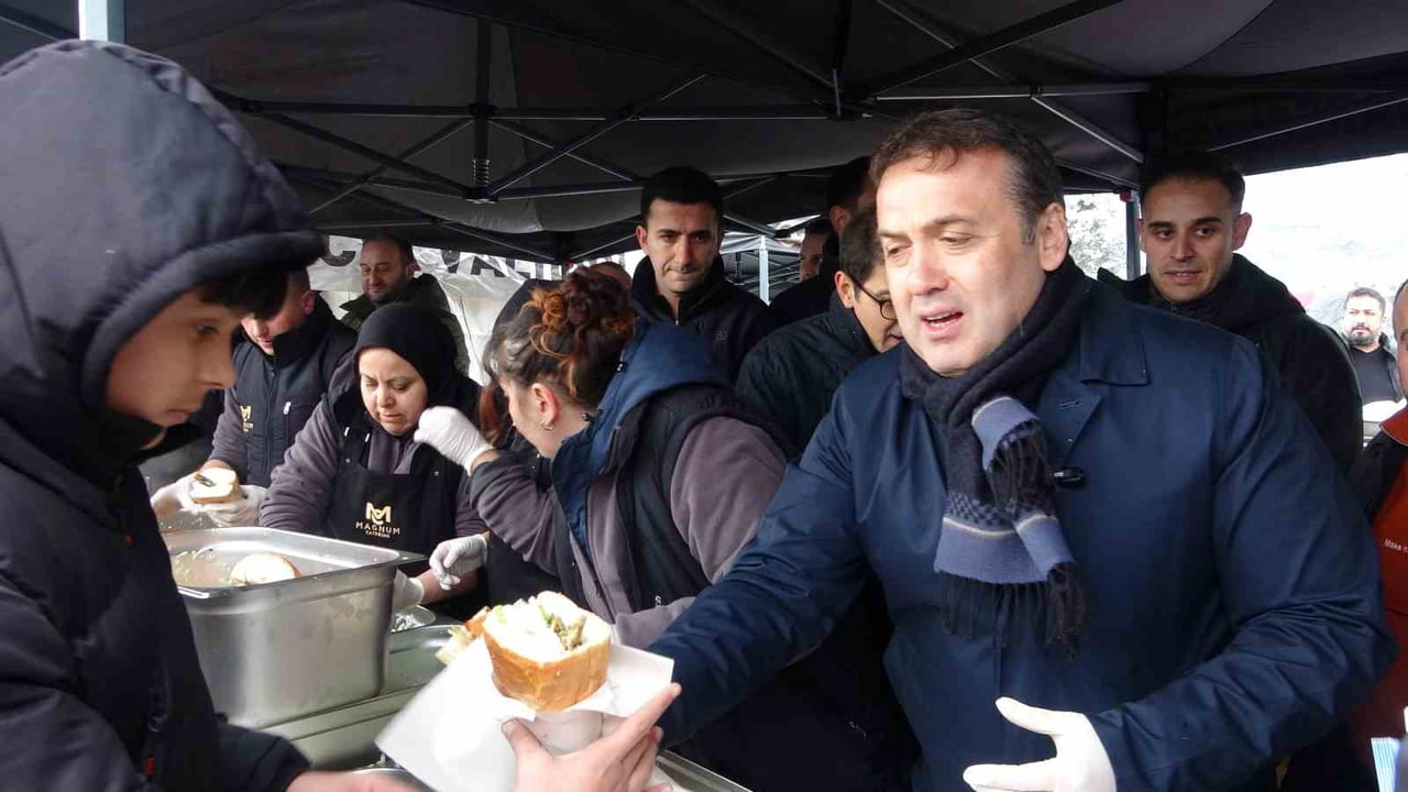 BİLECİK'TE DÜZENLENEN GÖLPARK KIŞ FESTİVALİ’NE BİNLERCE KİŞİ SOĞUK HAVAYA RAĞMEN AKIN EDERKEN, 2...