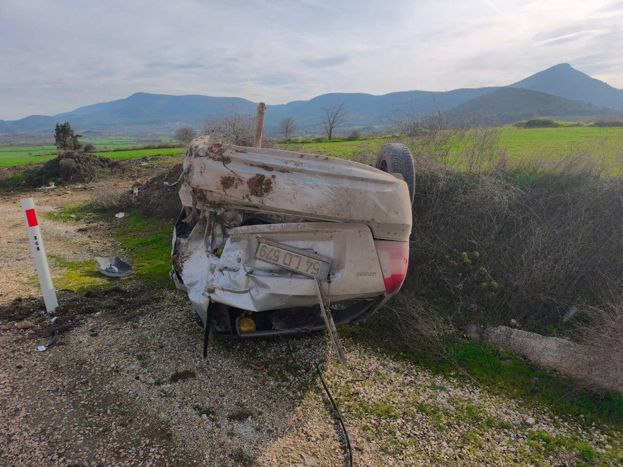 BİLECİK'TE KONTROLDEN ÇIKAN ARAÇ TAKLA ATTI; SÜRÜCÜSÜ YARALANDI