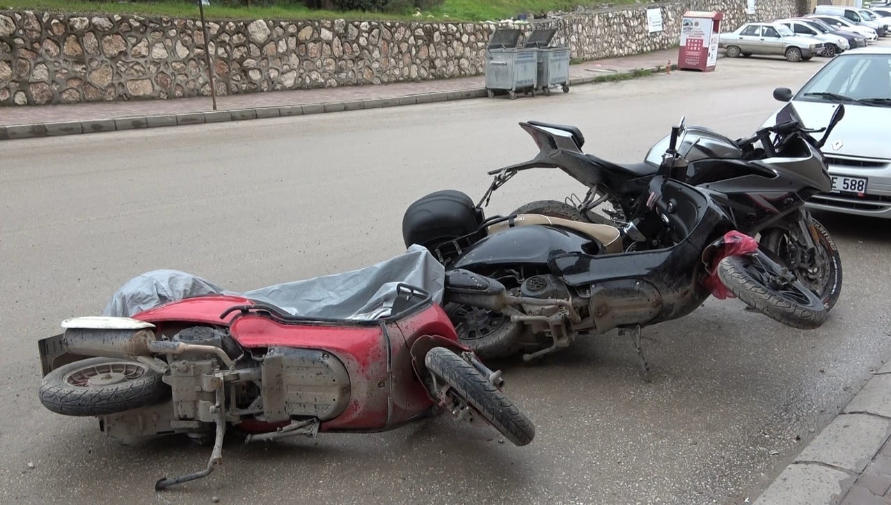 BİLECİK'TE KUVVETLİ RÜZGÂR HAYATI OLUMSUZ ETKİLEDİ