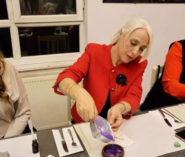 BİLECİK'TE POLİS EŞLERİNDEN DAYANIŞMA DOLU MUM ATÖLYESİ