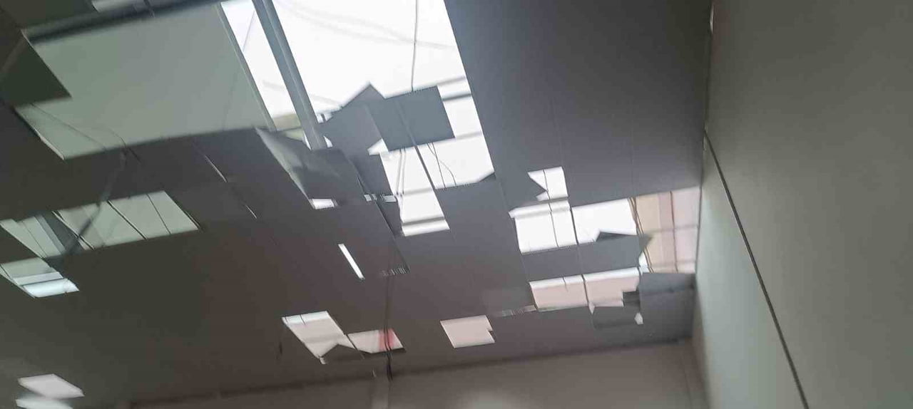 BİLECİK'TE YAŞANAN FIRTINADA ÇATILAR UÇTU, AĞAÇLAR DEVRİLDİ