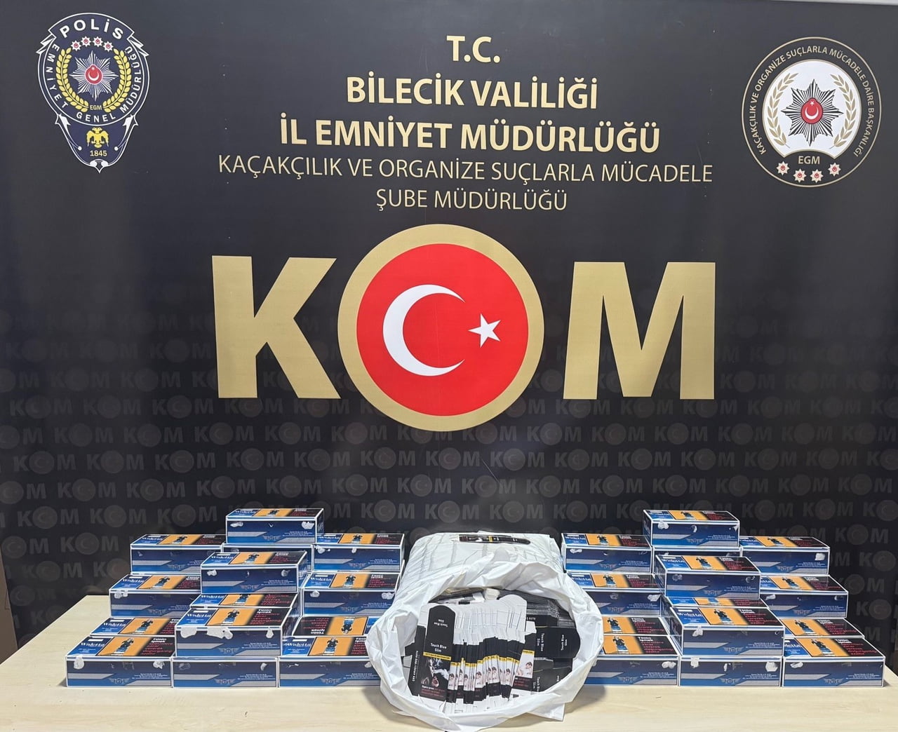 BİLECİK’TE ARAÇTAN BİNLERCE MAKARON ÇIKTI