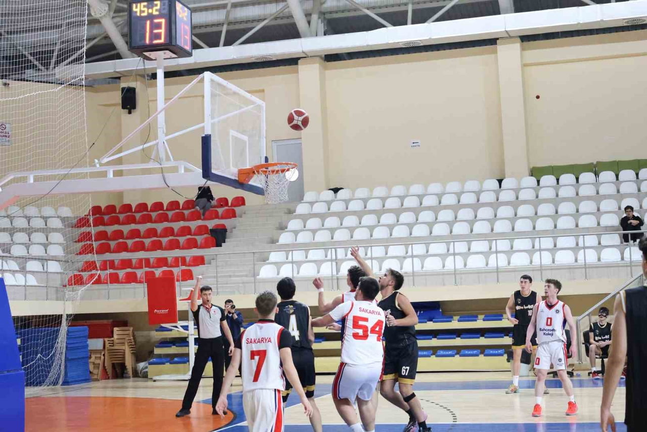BİLECİK’TE GENÇLER BASKETBOL MÜSABAKALARI BAŞLADI
